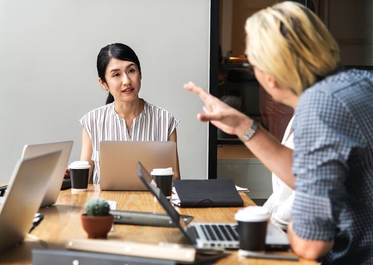 Buyers agent explaining to the client